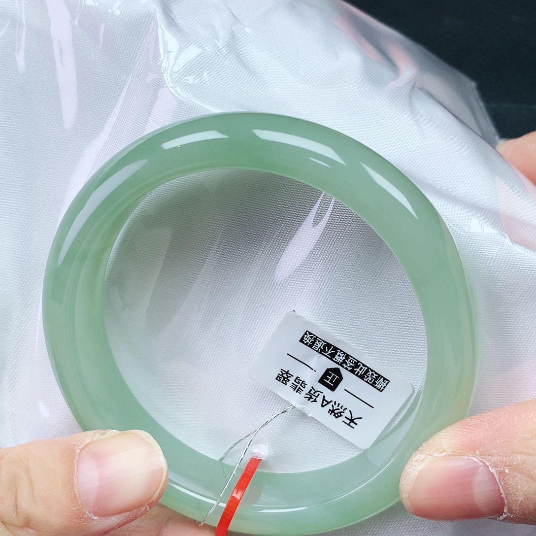 翡翠手镯未镶嵌57圈
