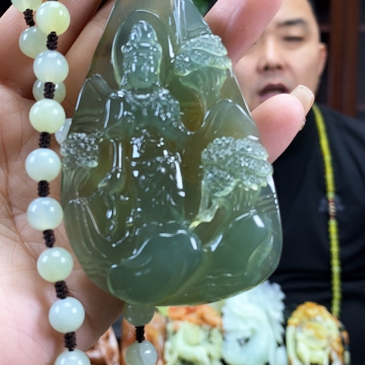 蛇纹石玉吊坠未镶嵌