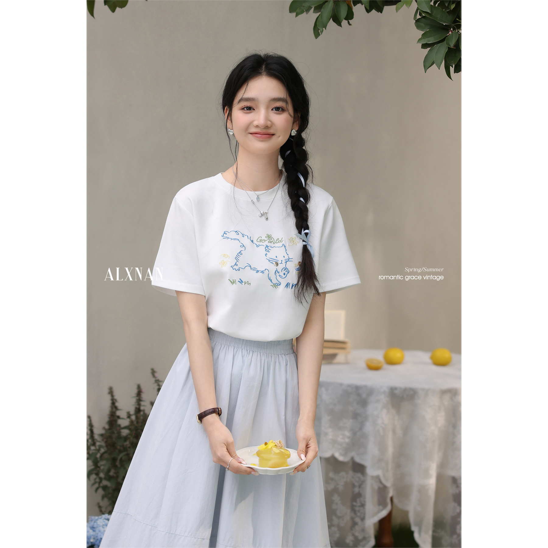 鹿向南「粉丝福利」青春休闲白色宽松印花刺绣短袖T恤女夏上衣