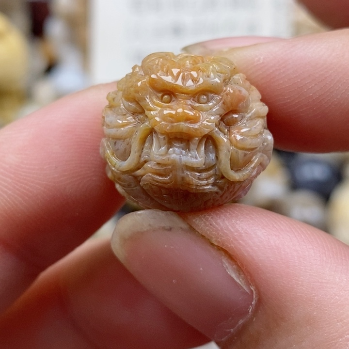 颈饰未镶嵌硅化珊瑚（珊瑚玉）通孔