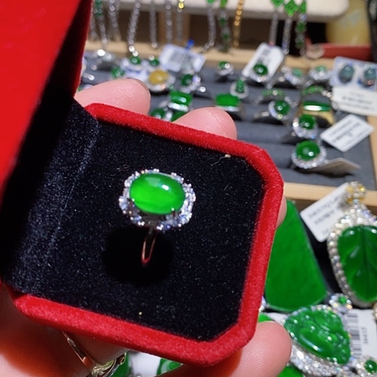 翡翠未镶嵌戒指戒指