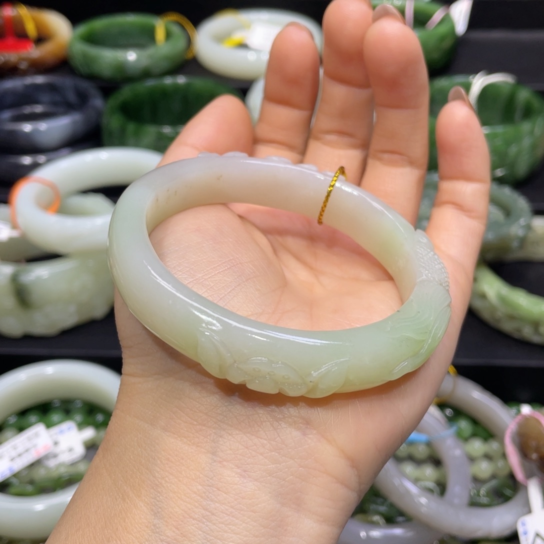 和田玉手镯58圈口 编号36贵妃镯未镶嵌ど**づ