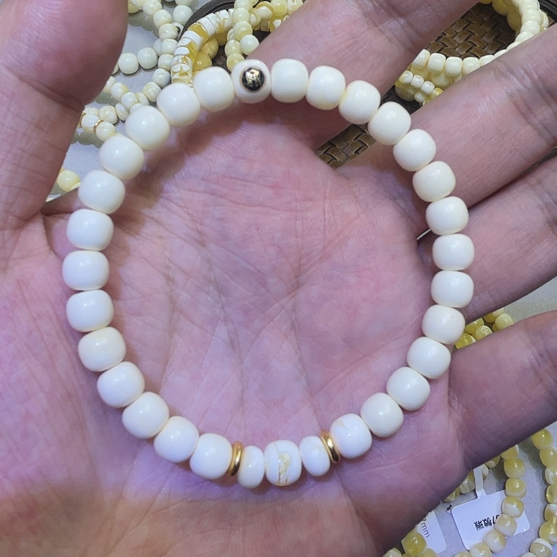 蜜蜡手串18K金镶嵌瓷白7m毕业