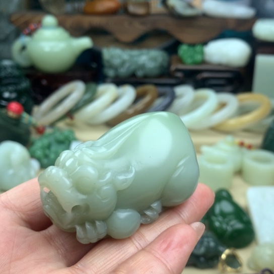 和田玉手把件未镶嵌