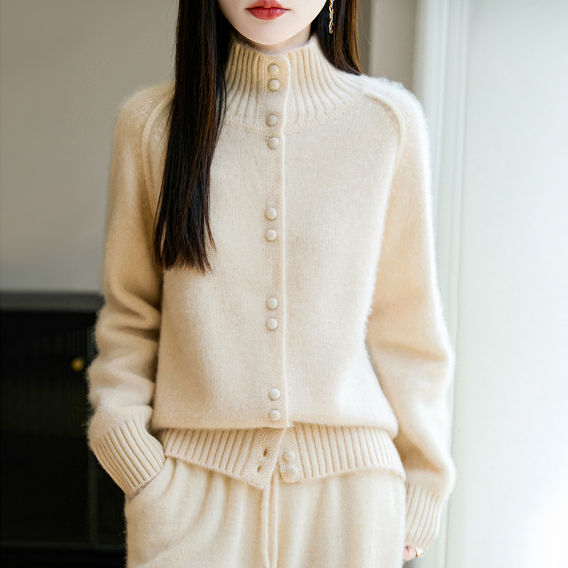 温柔气质感~新款七针加厚包扣立领开衫羊毛衫女毛衣
