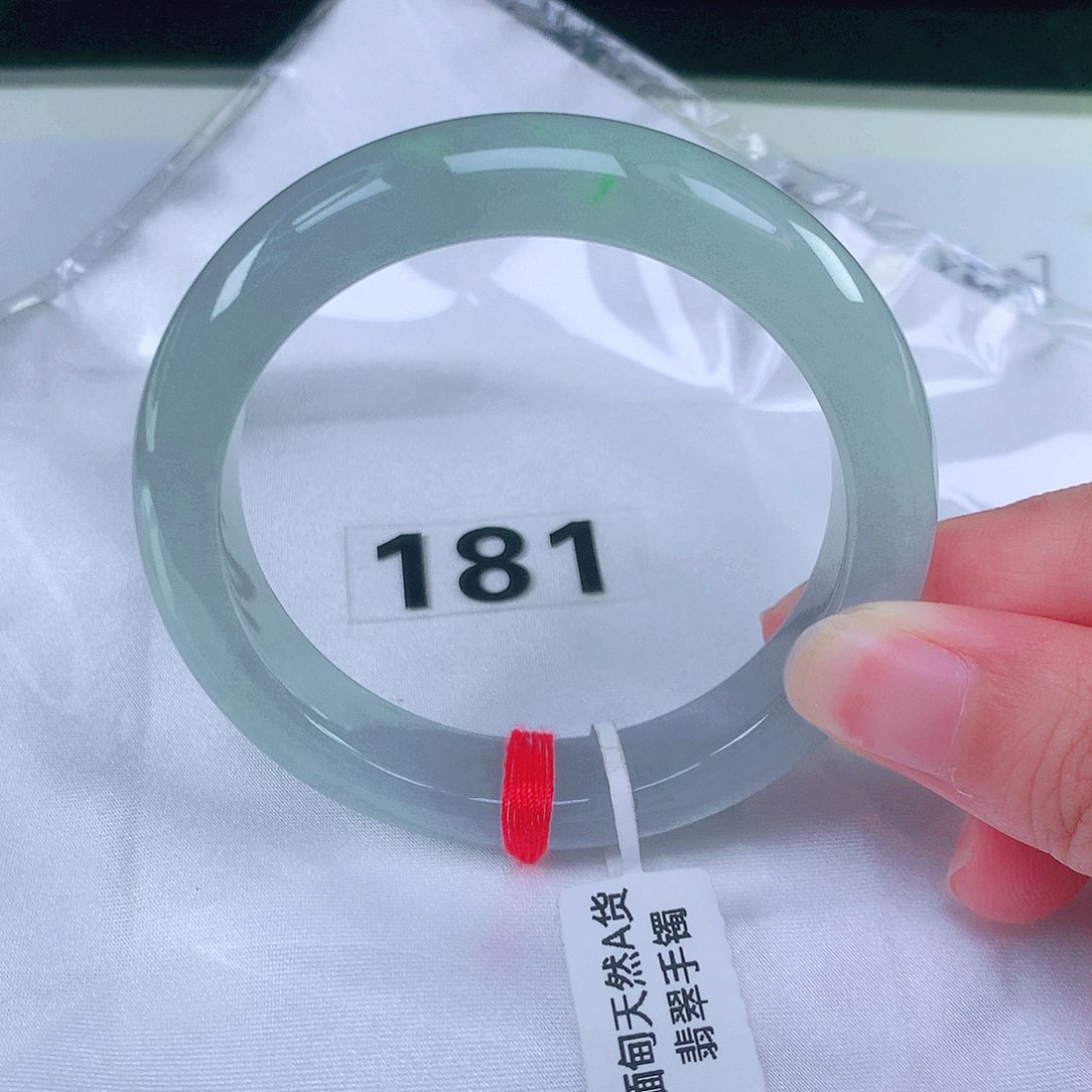 翡翠手镯未镶嵌翡翠手镯