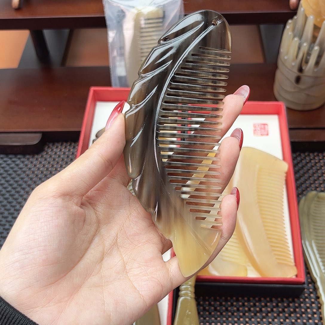 手工制作纯牛角梳子