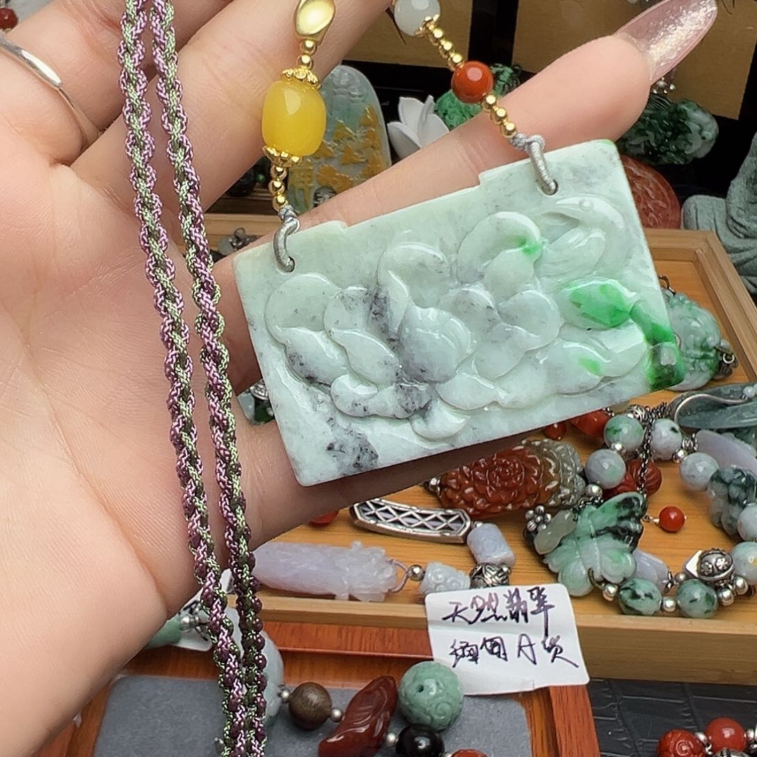 翡翠颈饰未镶嵌吊坠