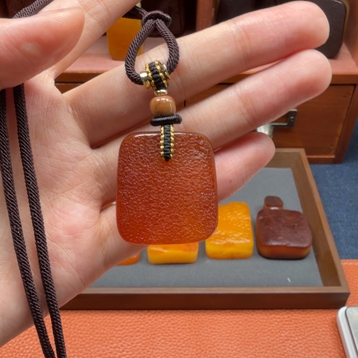 蜜蜡未镶嵌吊坠(赠链)