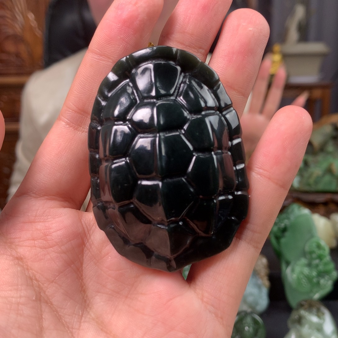 和田玉未镶嵌把件