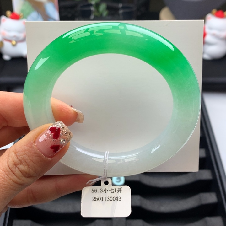 翡翠手镯未镶嵌冰阳绿圆条定金