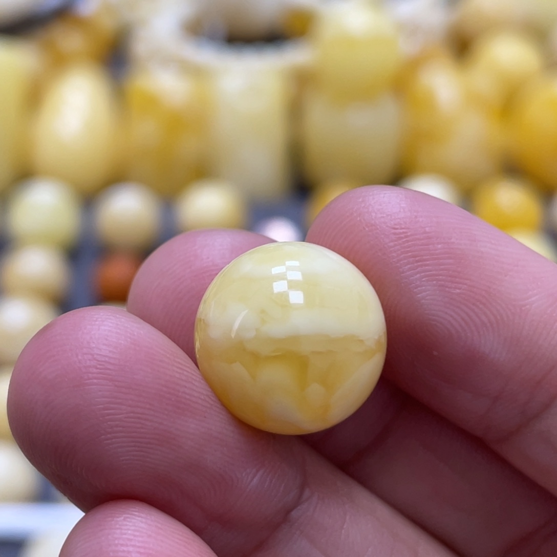 十***.蜜蜡未镶嵌裸石14.6mm瑕疵浓蜡（冰片）
