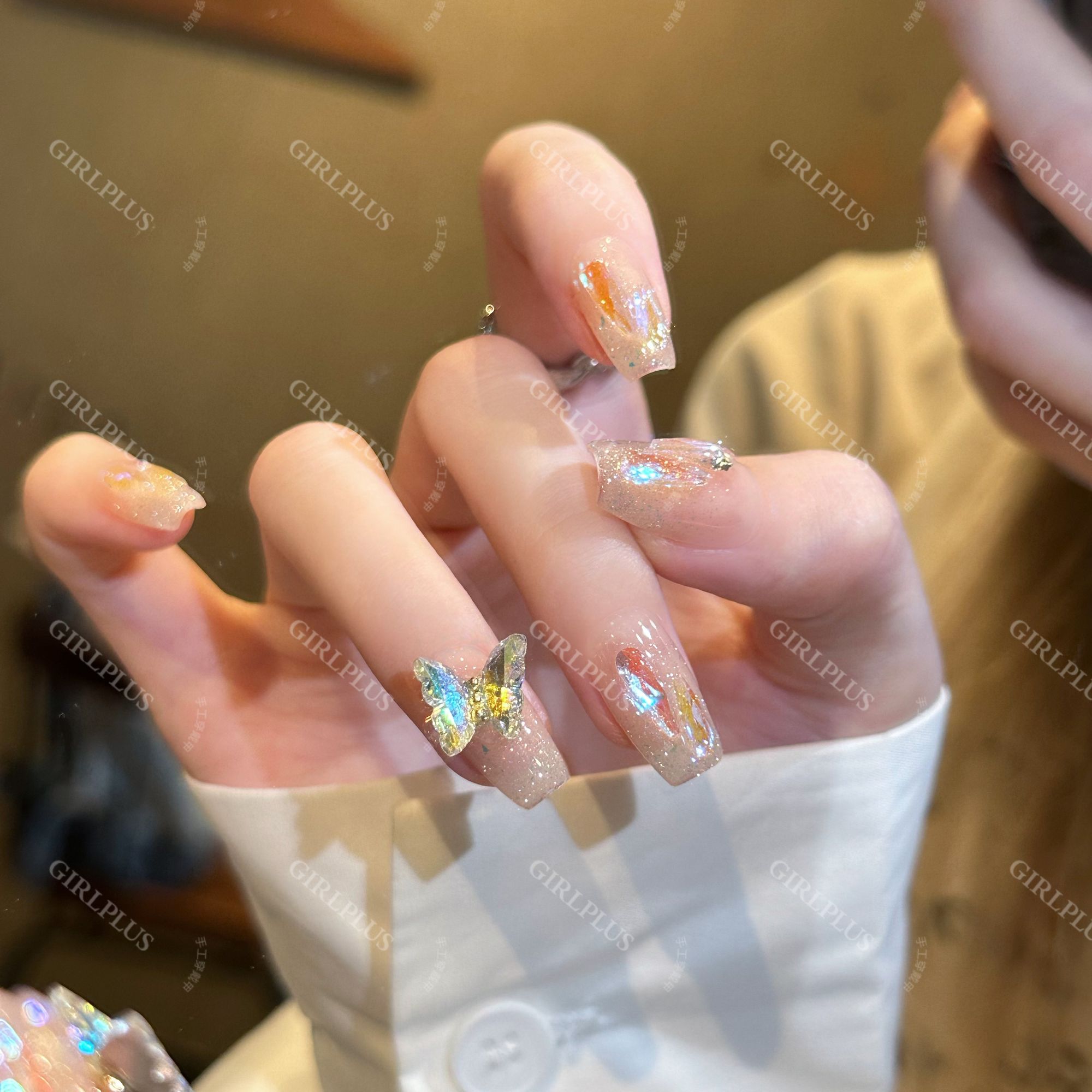『冬日蝶舞』光变蝴蝶钻超闪爆款气质高级美甲贴片中长纯手工穿戴甲