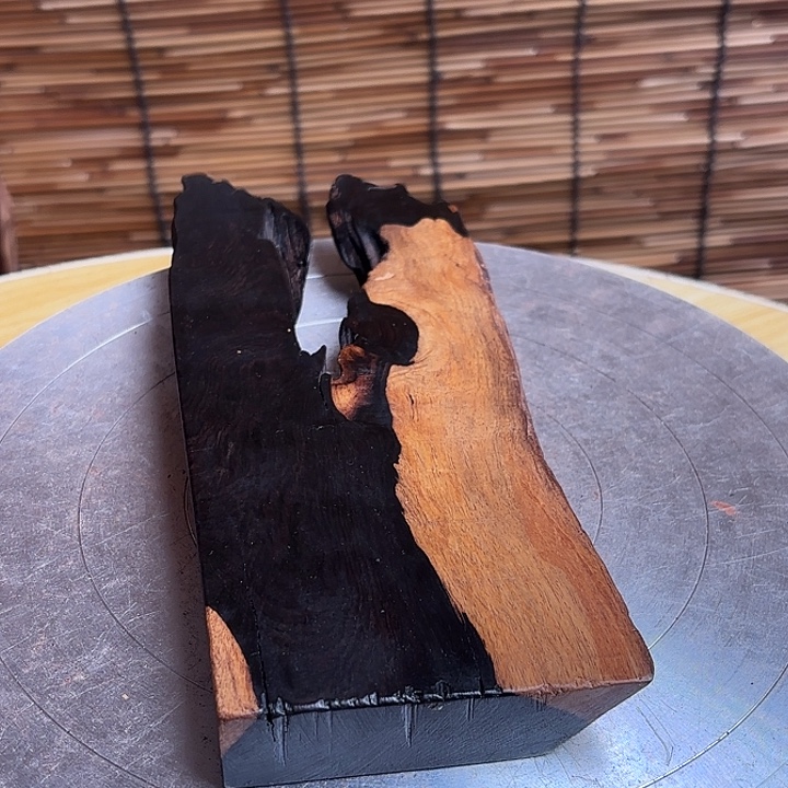 芬***达大叶紫檀（黑酸枝木类）