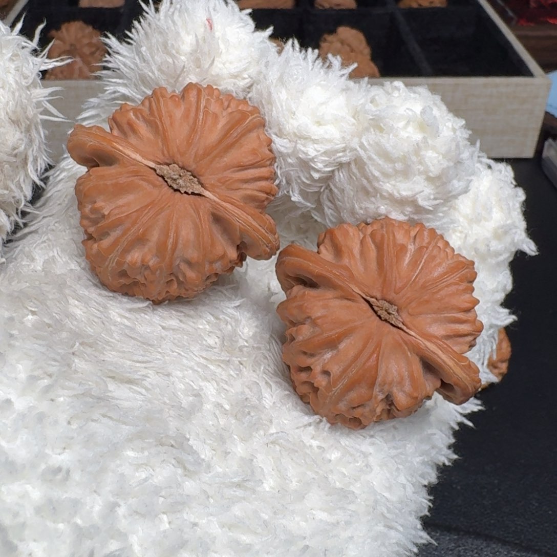 歪***歌文玩核桃吊坠全品白狮子 尺寸44