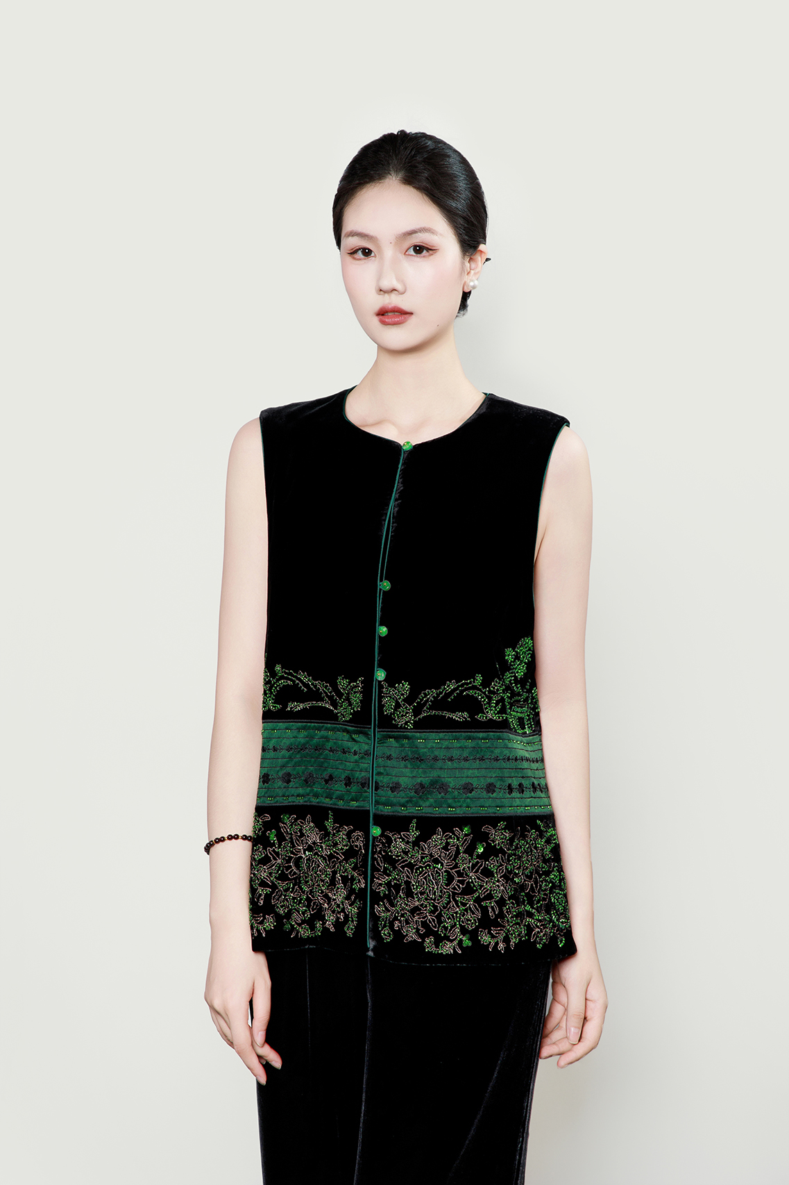 盛唐牡丹新中式真丝丝绒重工钉珠马甲