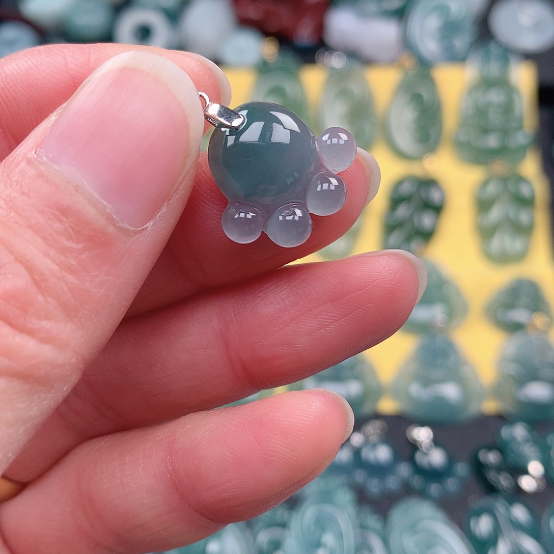 翡翠颈饰未镶嵌吊坠