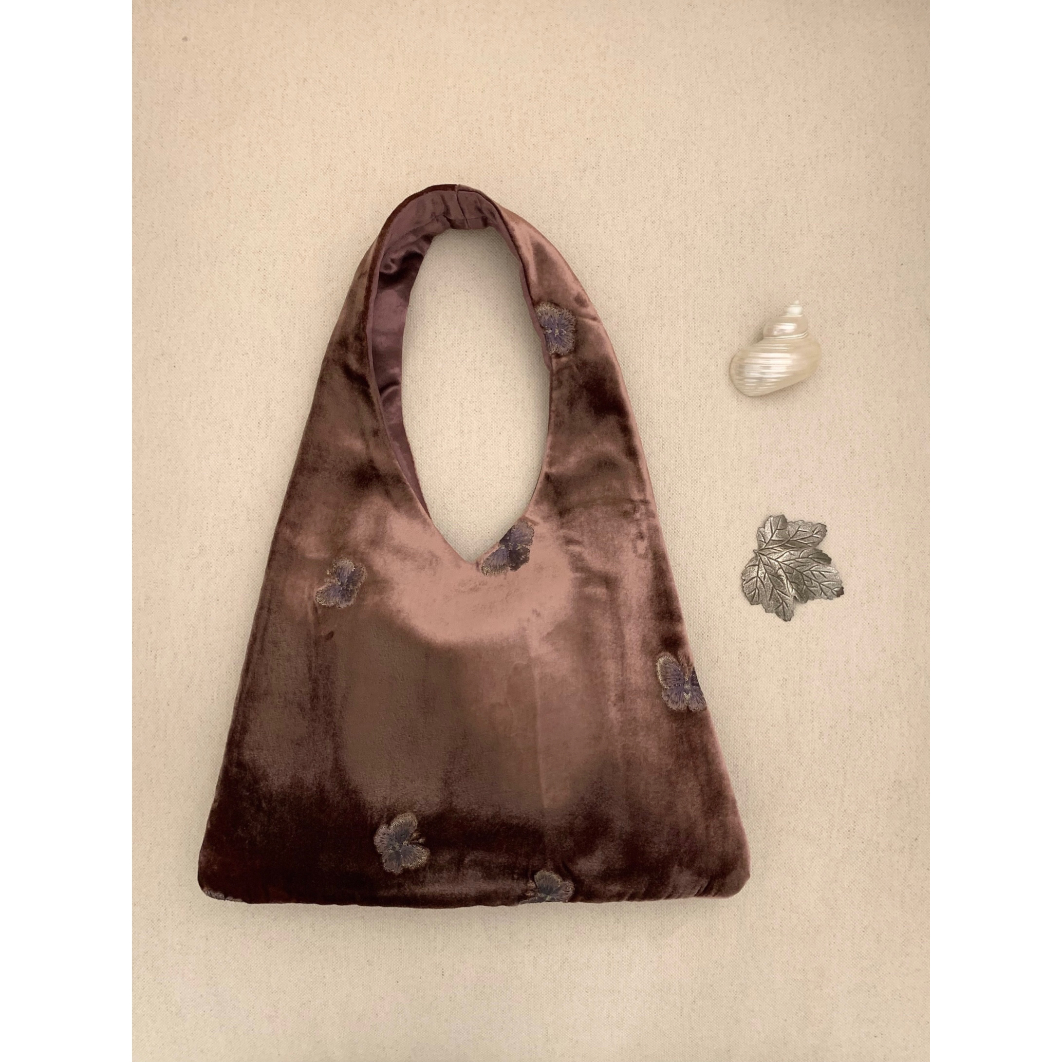 WEI YI FUN·玫瑰丝绒蝴蝶刺绣单肩包