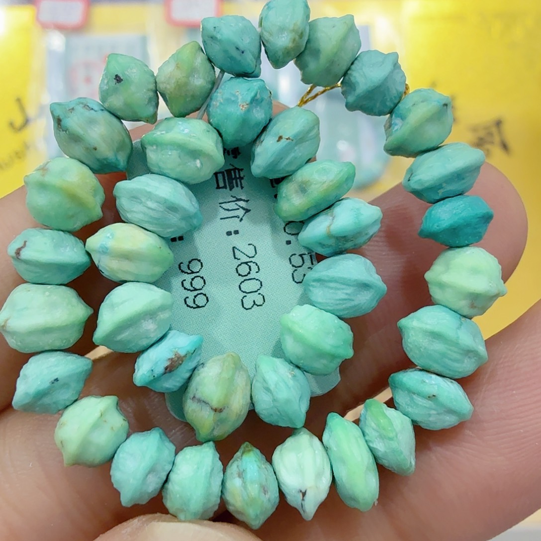 绿松石未镶嵌珠宝奇石