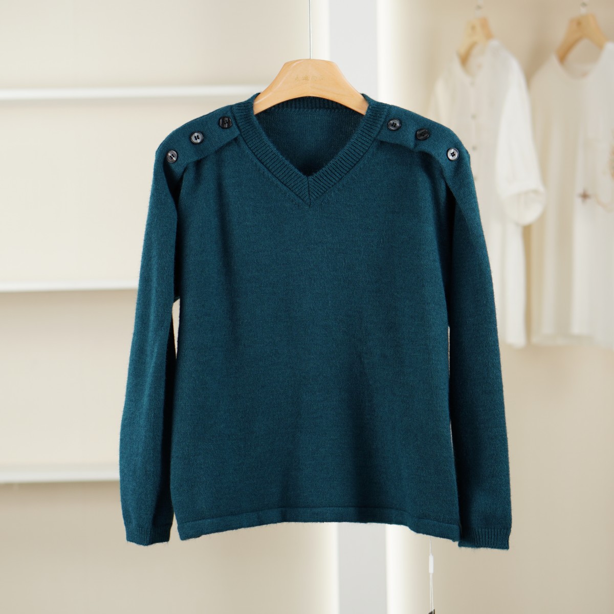 麦迪尚品【唯】51203575 秋季时尚套头V领针织毛衣品牌女装折扣