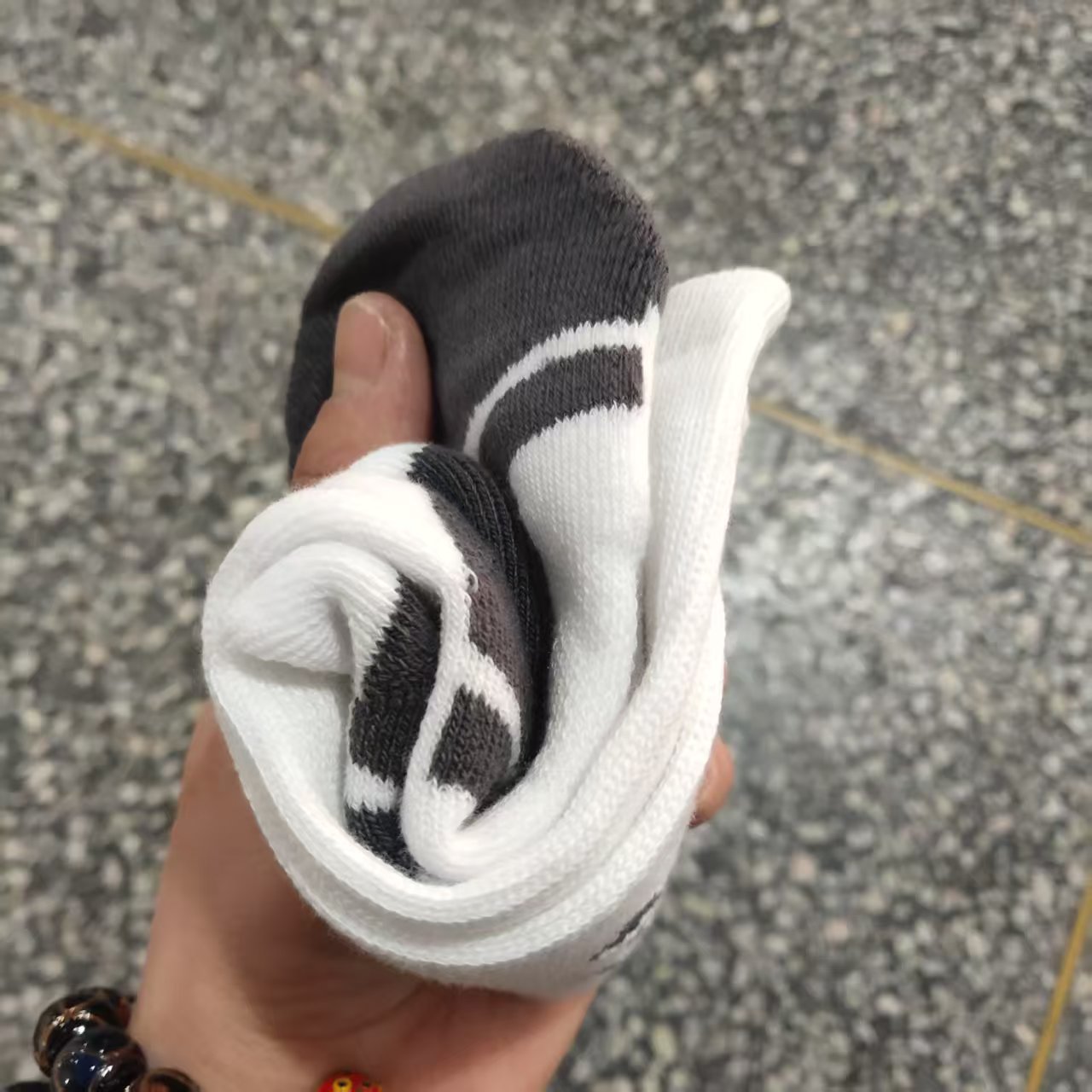 安  32－38码 中高筒毛巾底运动袜发10双