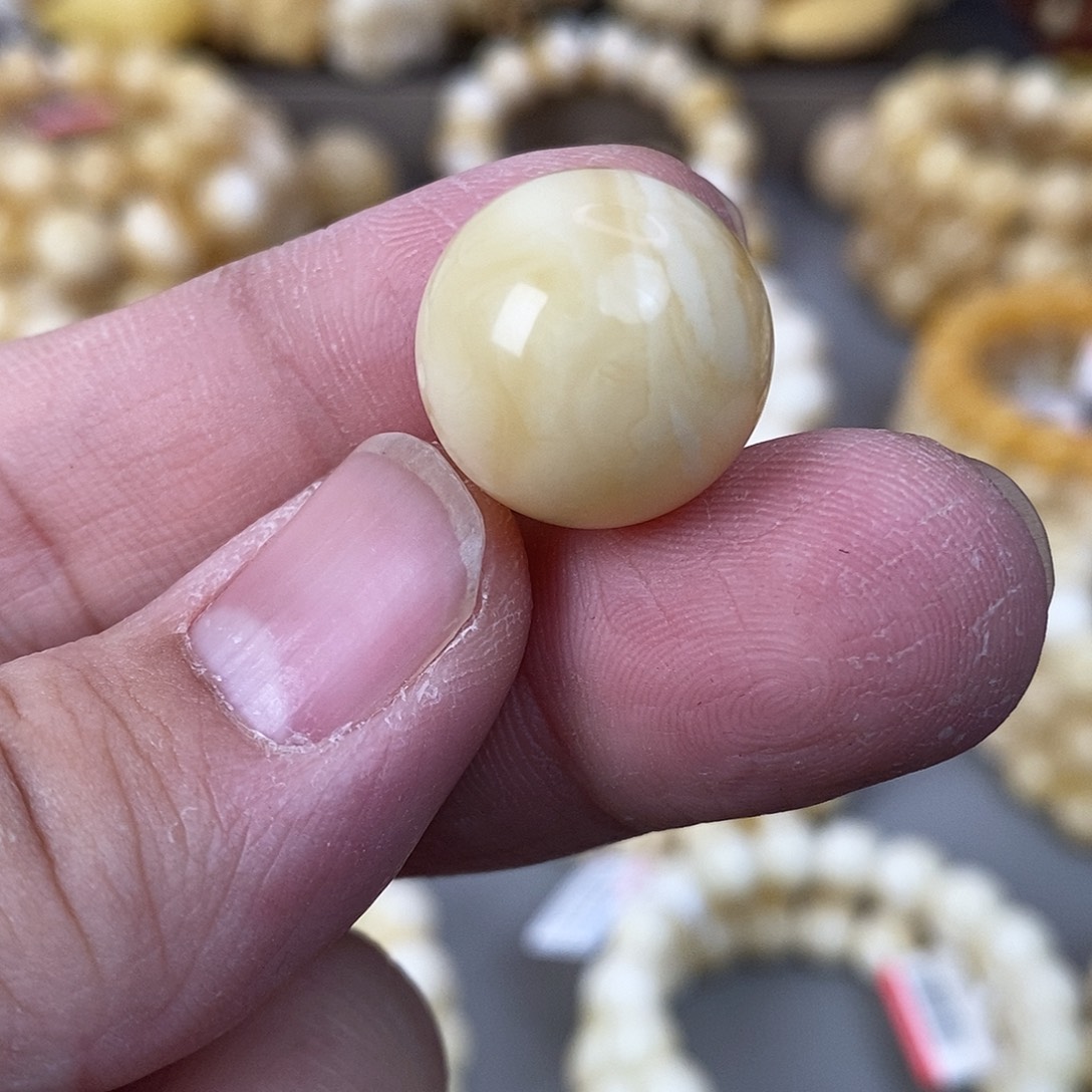 蜜蜡未镶嵌珠宝奇石3.3g 17.9mm