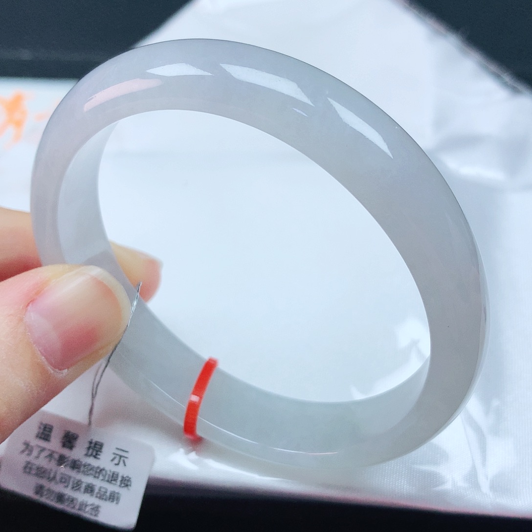 翡翠手镯未镶嵌57贵