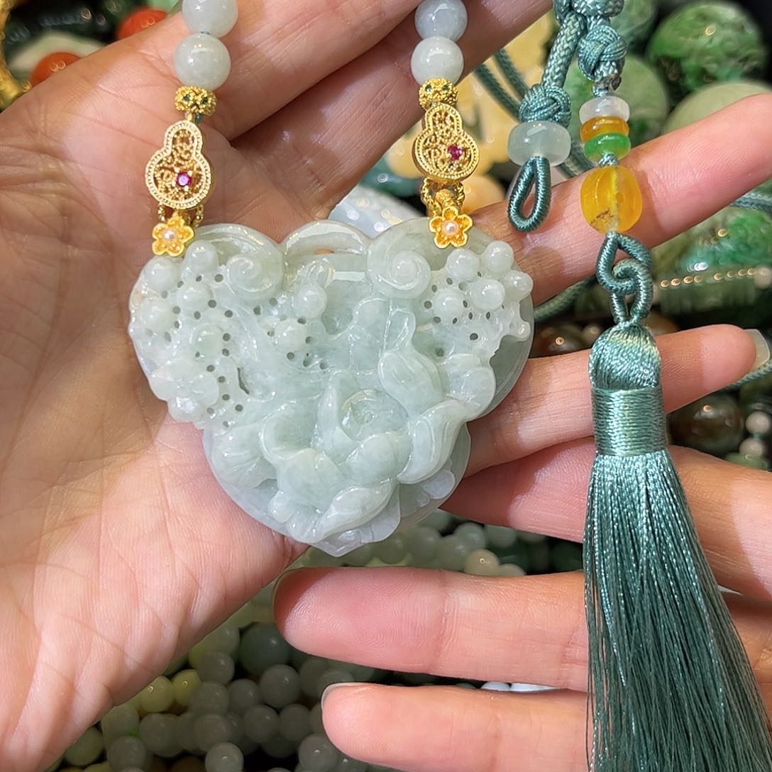 翡翠未镶嵌颈饰待编款