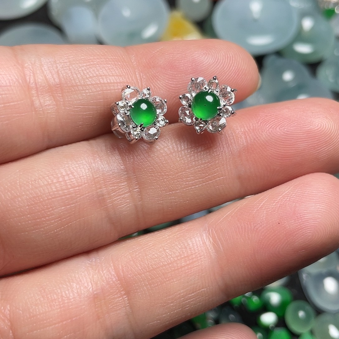 莹****翡翠未镶嵌颈饰翡翠