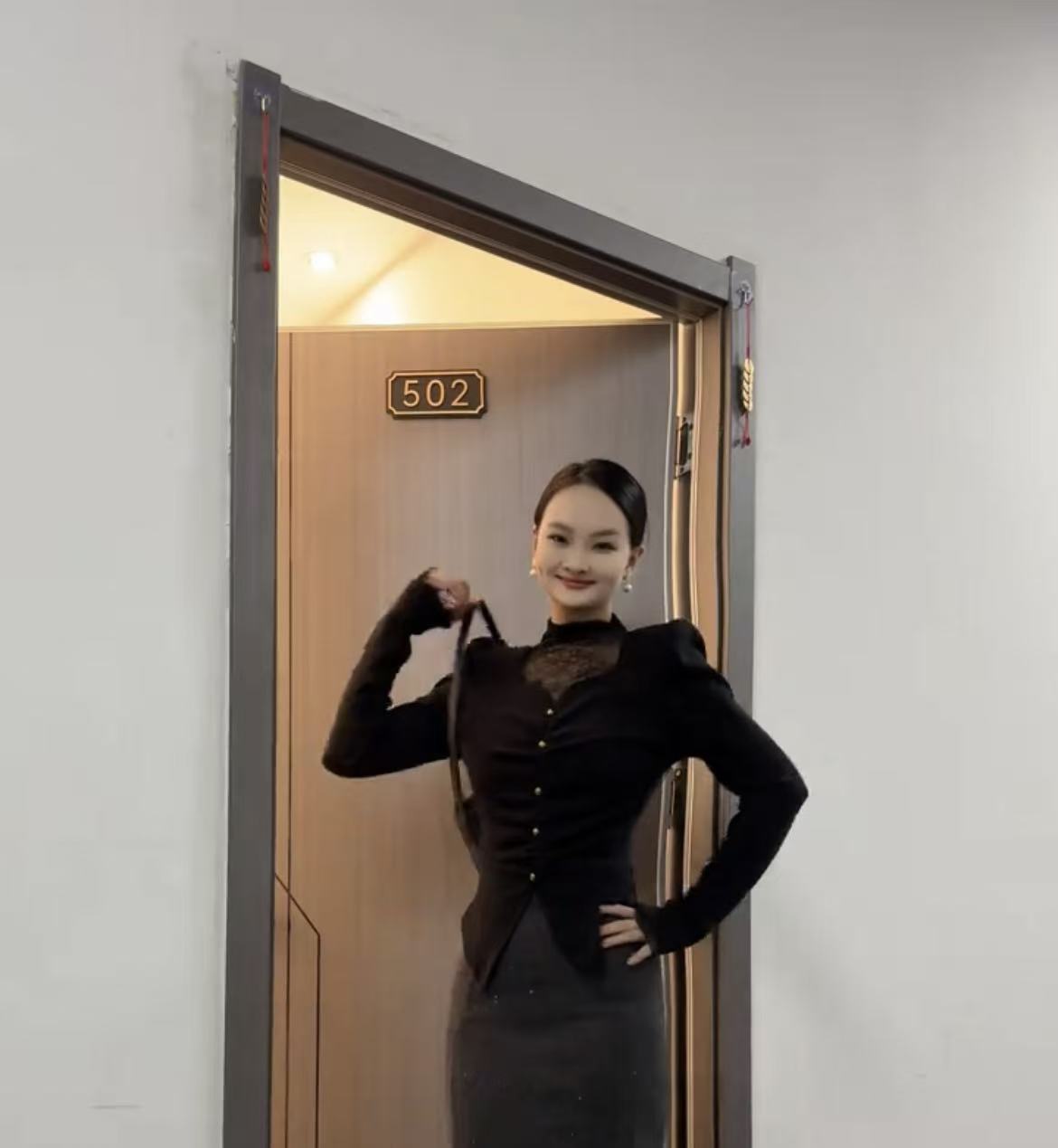 小丽定制--[L6R1]气质蕾丝女T恤针织高腰修身长袖修身型修身短款