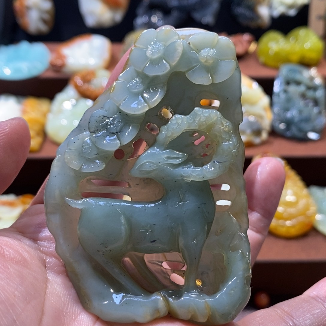 蛇纹石玉颈饰未镶嵌