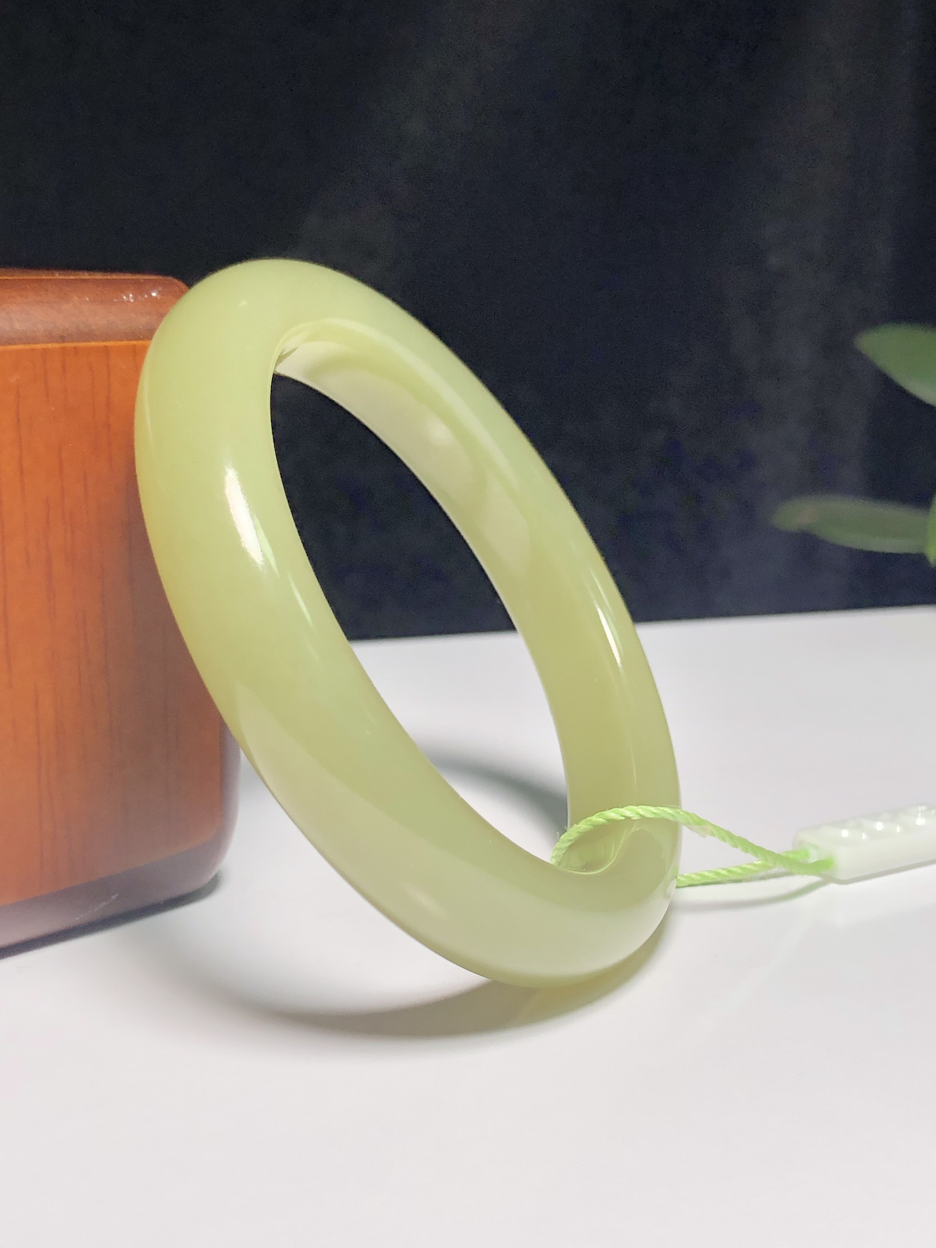 湖水绿晴水女款冰透贵妃镯气质时尚百搭少女细圆条平安镯