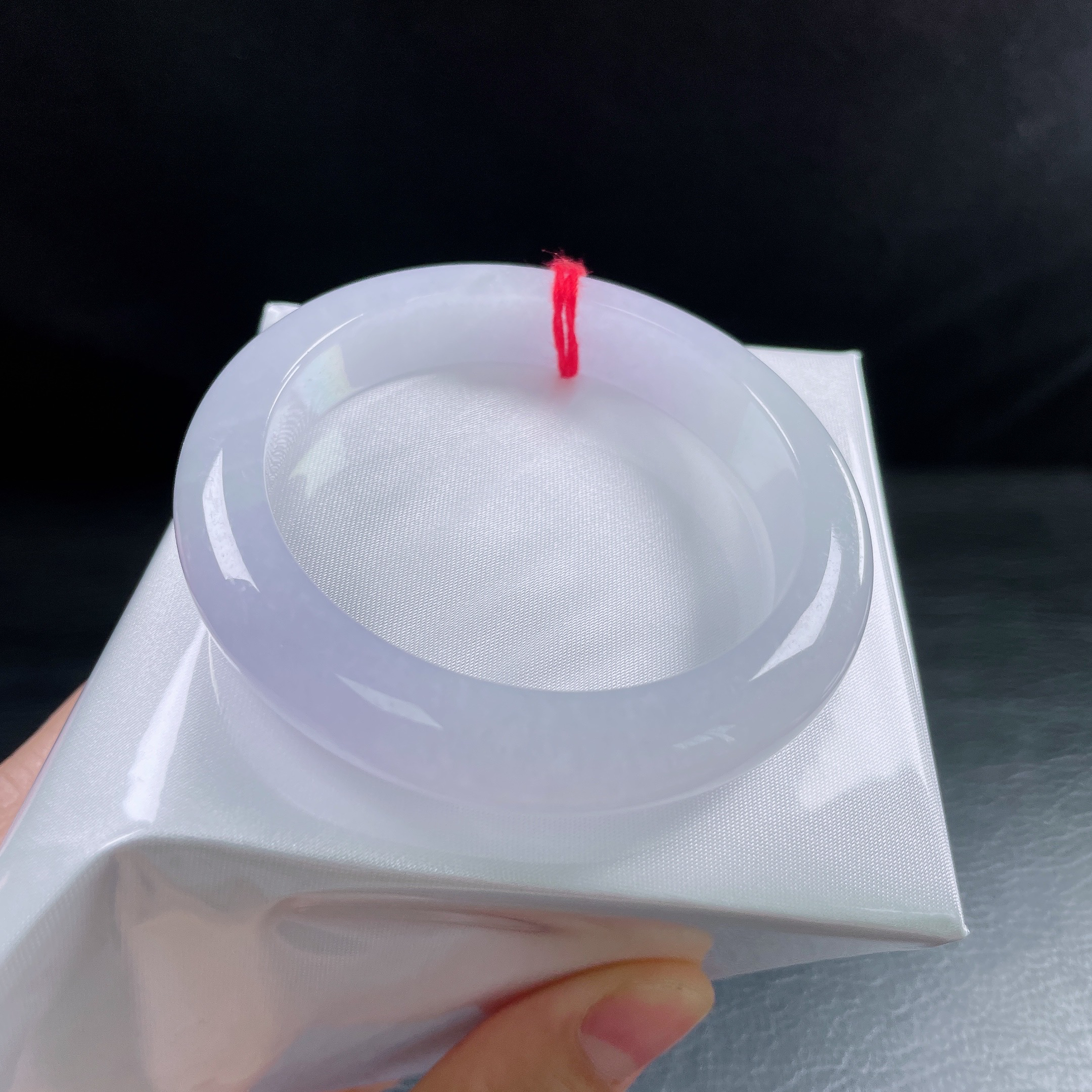 54圈冰糯淡春彩紫罗兰飘绿宽边手镯 有纹明显