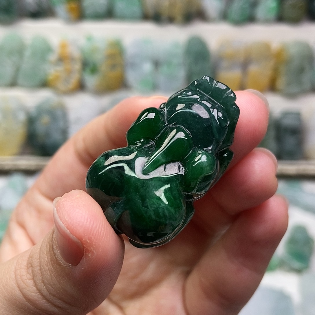 翡翠未镶嵌吊坠(赠链)