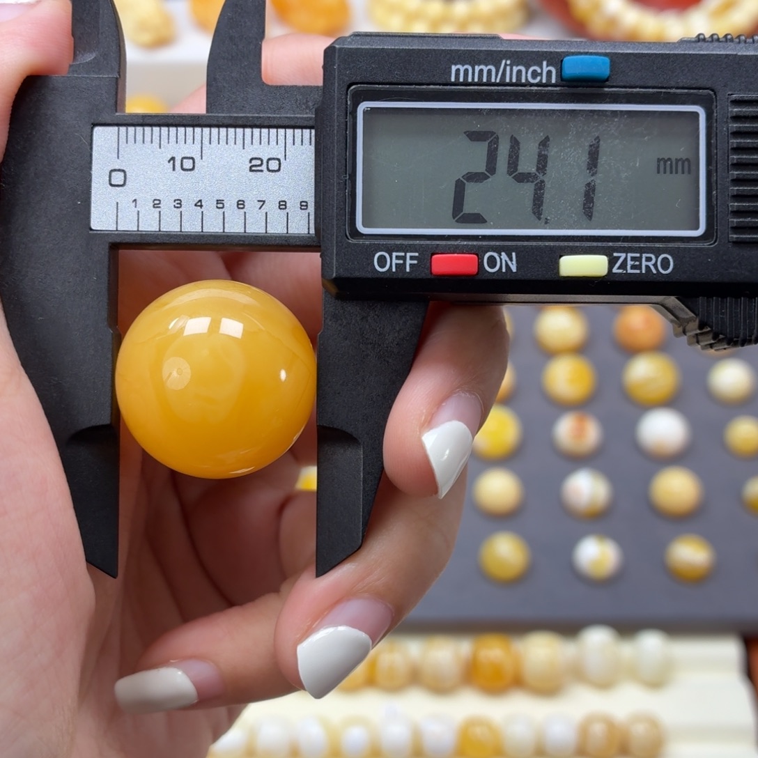 琥珀未镶嵌裸石焦皮鸡油红24mm