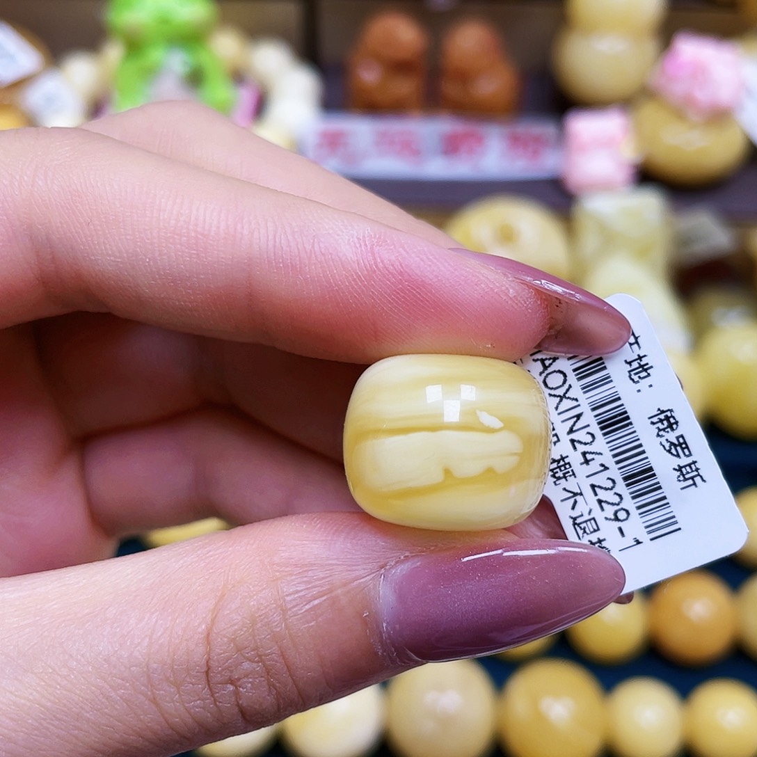 未镶嵌蜜蜡裸石18.4*15.2mm