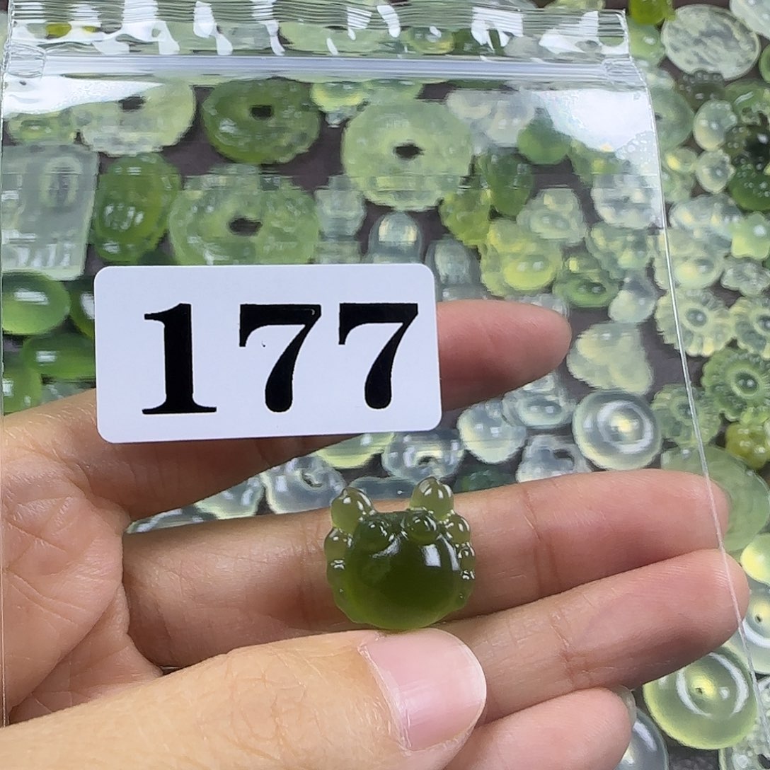 开***心蛇纹石玉未镶嵌岫玉吊坠