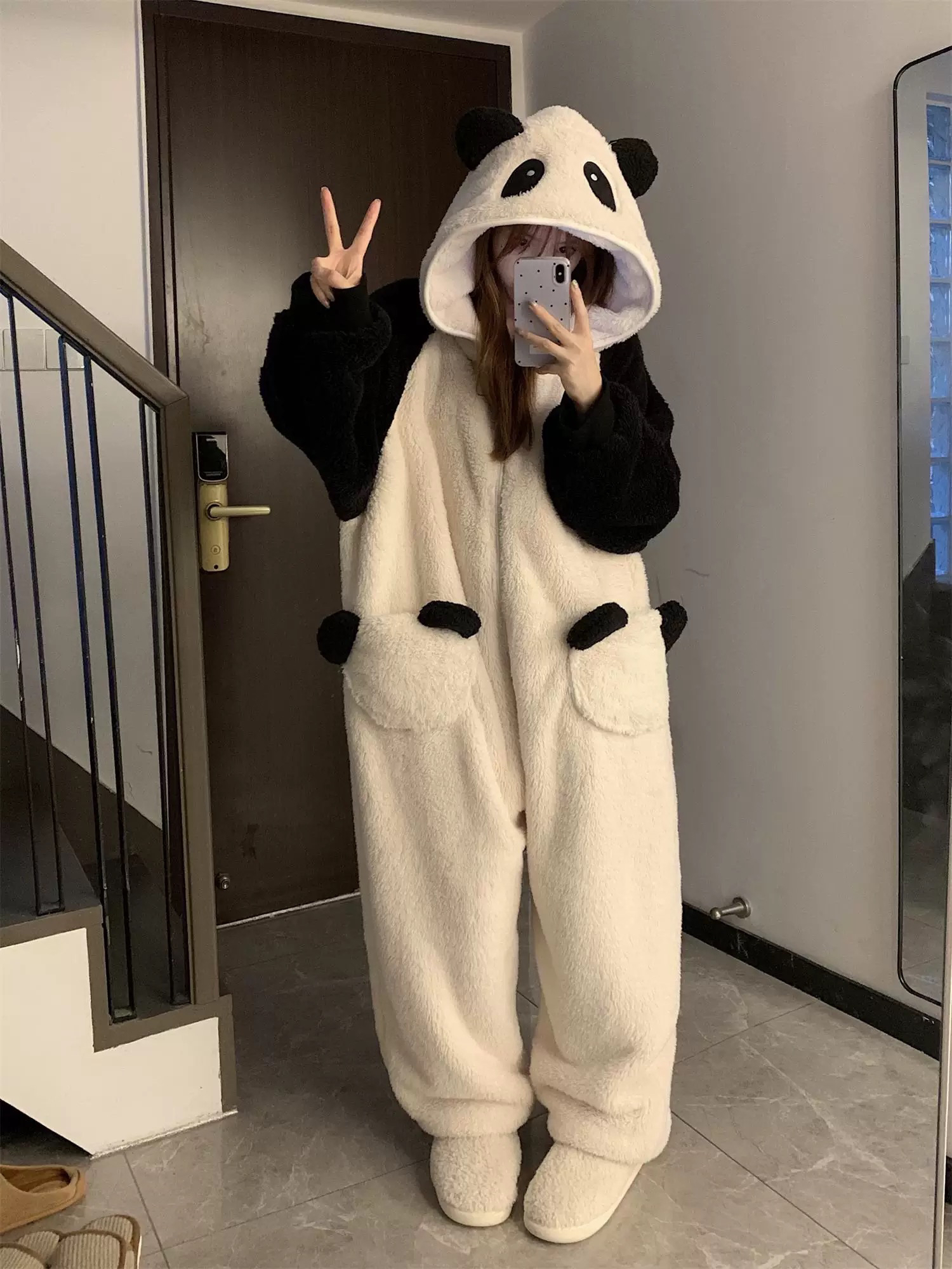 大码200斤连体珊瑚绒睡衣冬季女款2024新款加绒加厚可爱熊猫冬天
