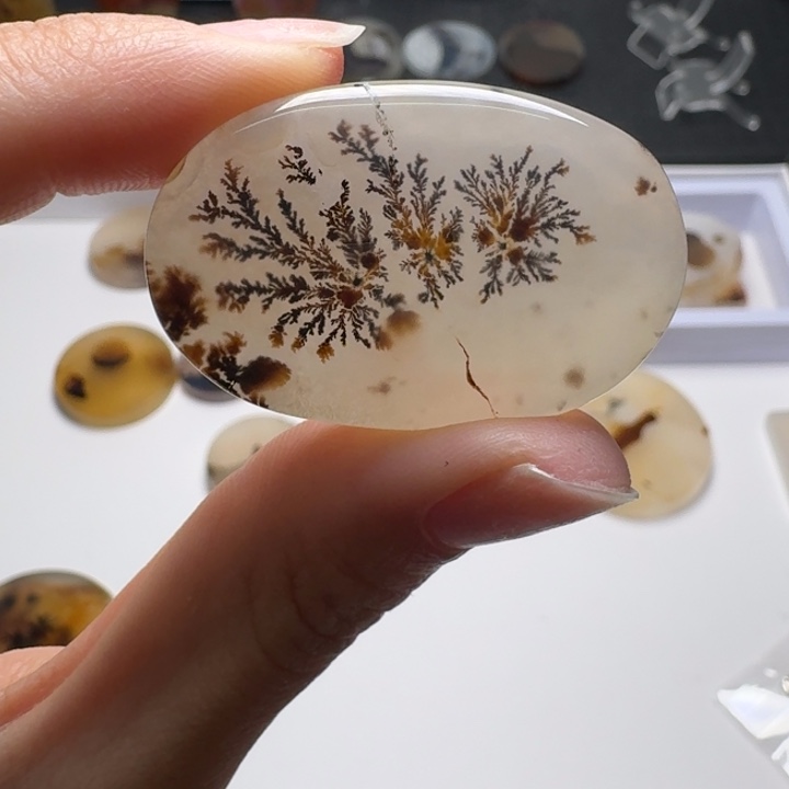 玛瑙/玉髓未镶嵌珠宝奇石