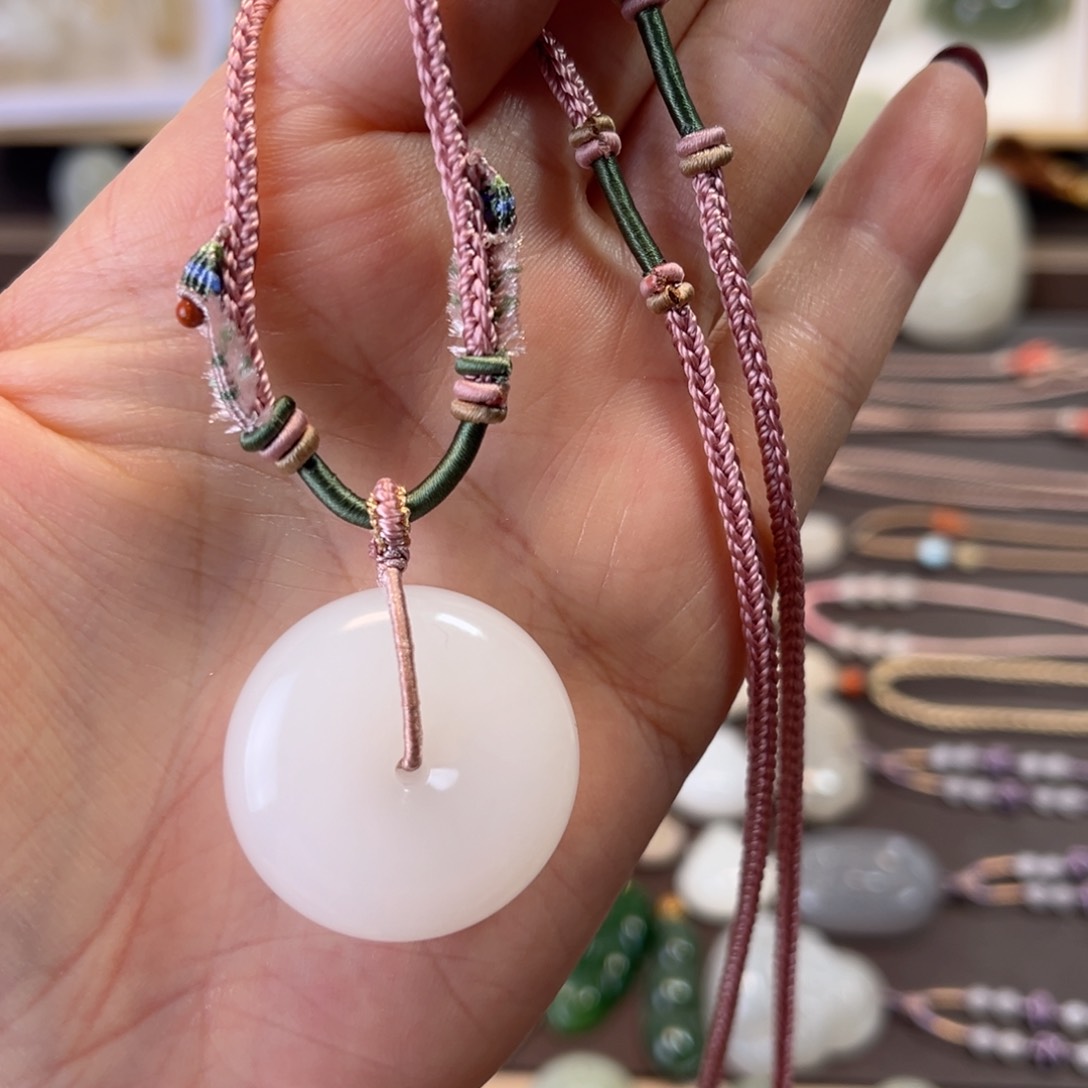 和田玉颈饰未镶嵌高冰白平安扣