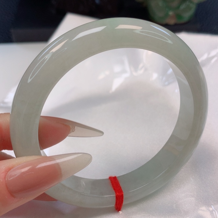 翡翠手镯未镶嵌56圈