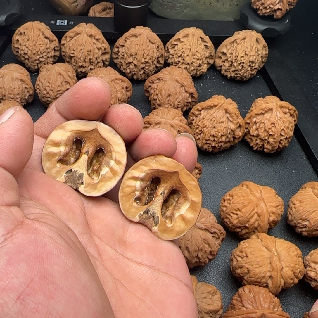 37尺山地磨盘两半