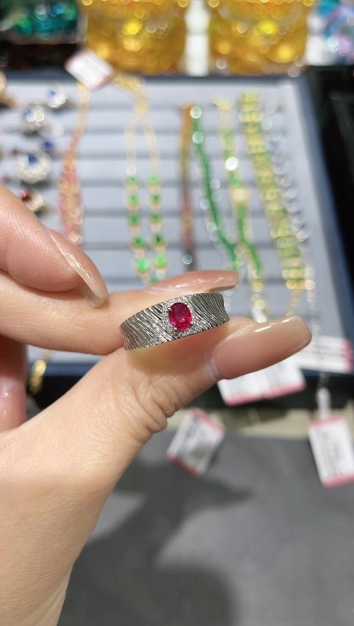 18K金镶嵌天然无烧红宝石戒指 K白