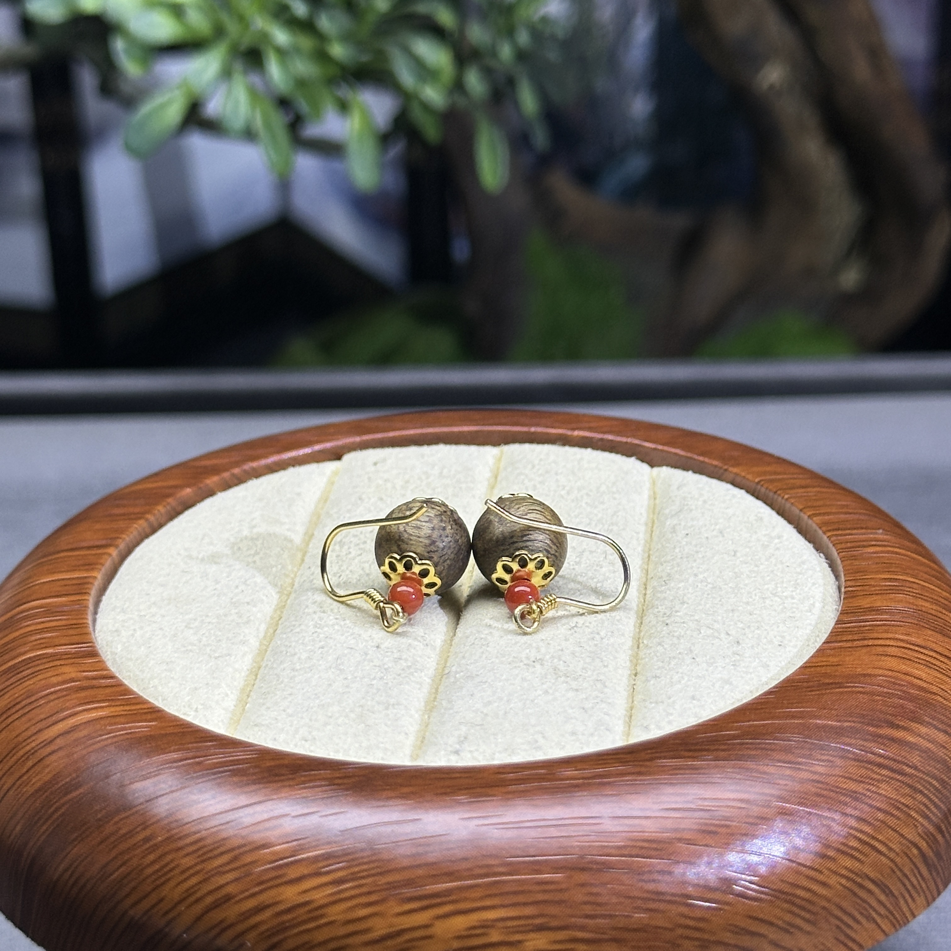 JXZC29-33 沉香耳饰一对1.6g