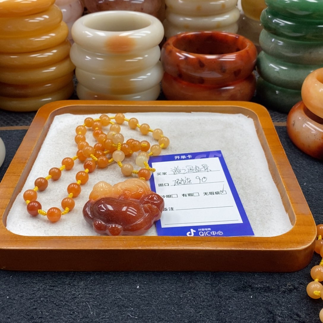 溢***景石英岩玉未镶嵌手镯（圆镯）