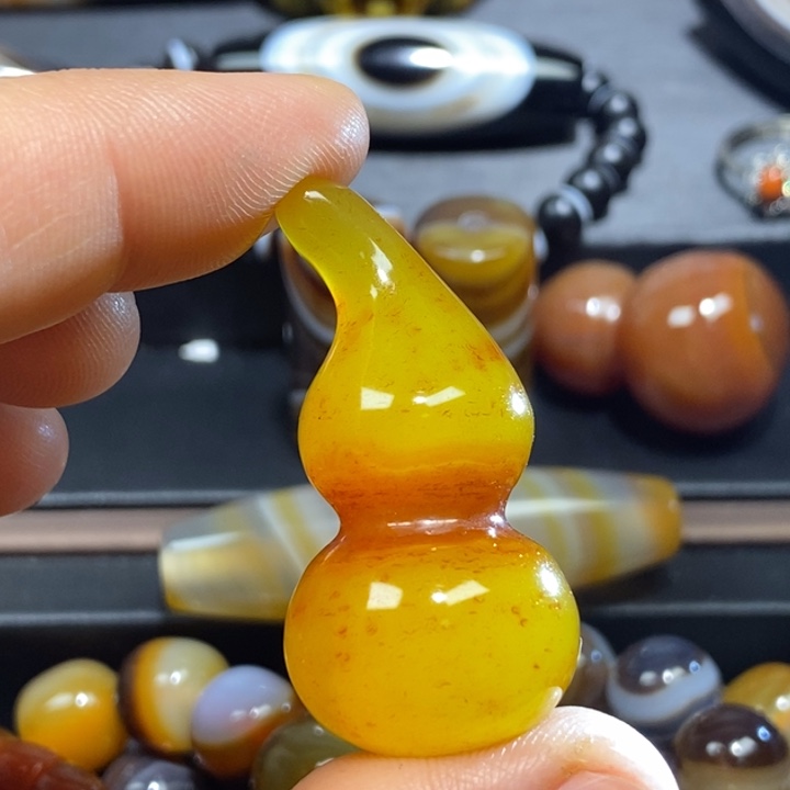 泰***寿玛瑙/玉髓未镶嵌挂件