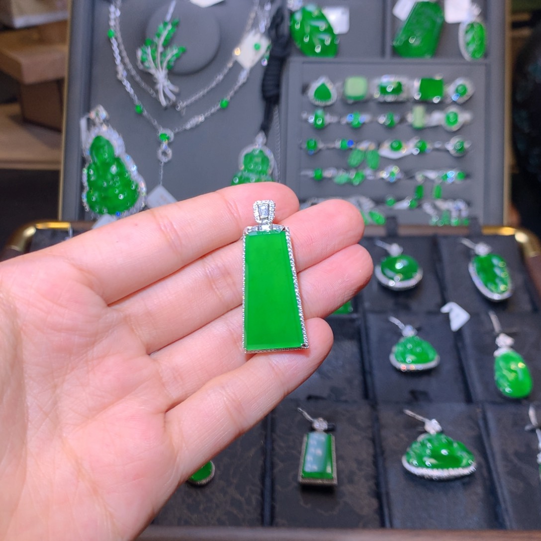 吊坠(不含链)18K金镶嵌翡翠无事牌吊坠