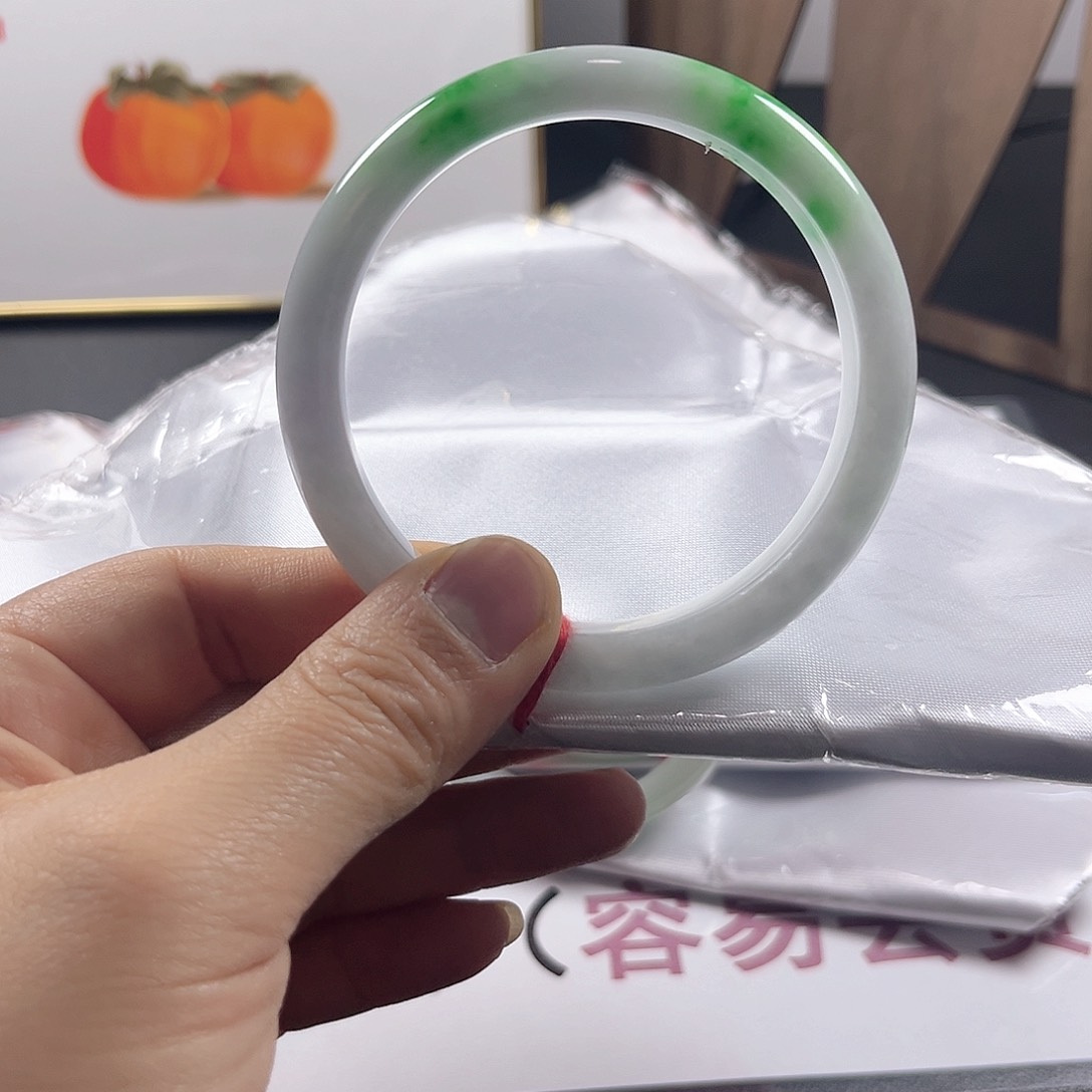 以实物为准，拍哪个发哪个