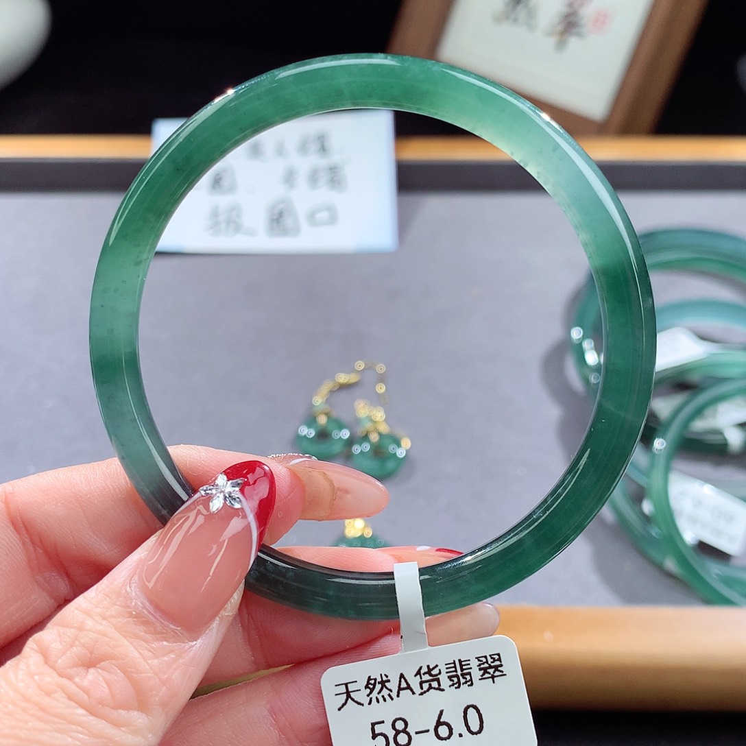 翡翠手镯（圆镯）未镶嵌