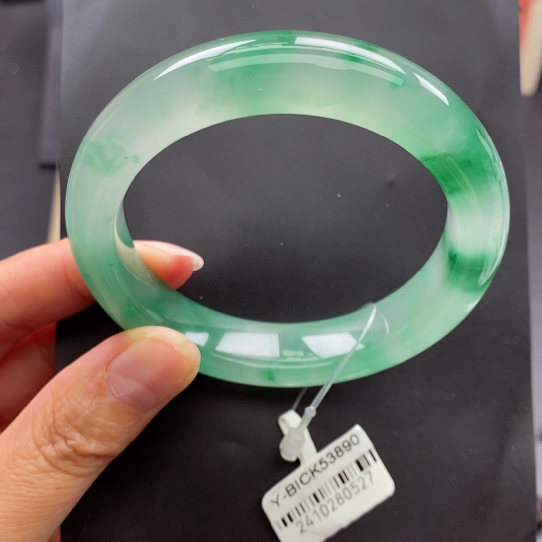 石英质玉手镯未镶嵌何*亮